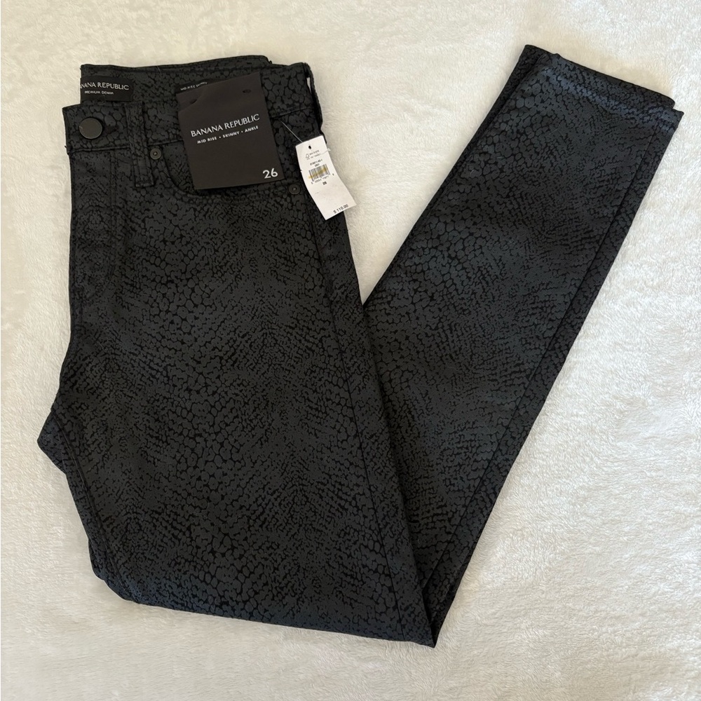 Banana Republic Women’s SZ 26 Skinny Ankle Pants Black Snake Skin Print New !!